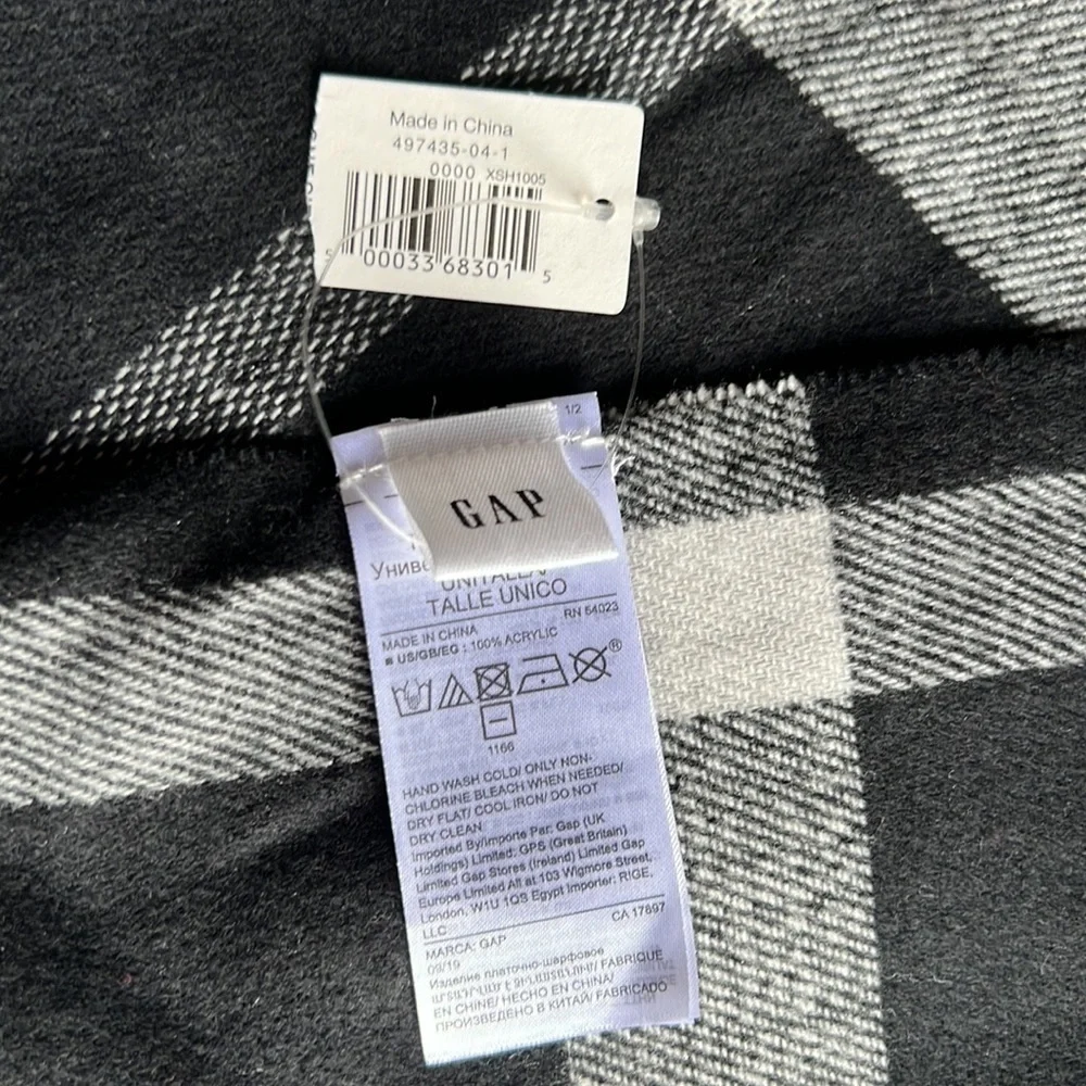 NWT Gap Black/White Acrylic Checkered‎ Scarf w/ Fringe